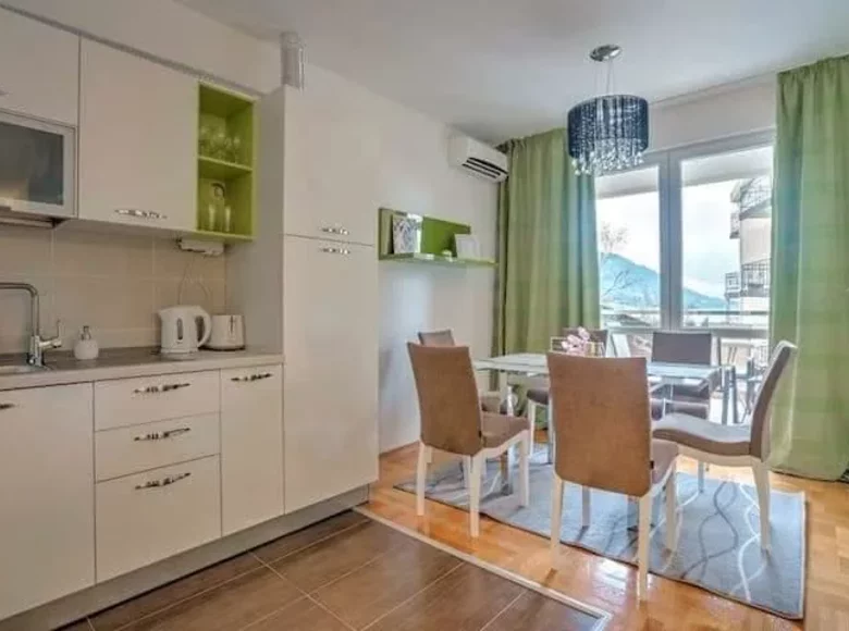 2 bedroom apartment 90 m² Becici, Montenegro