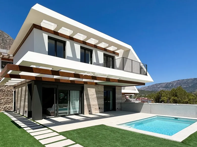 Villa de tres dormitorios 337 m² Alfaz del Pi, España