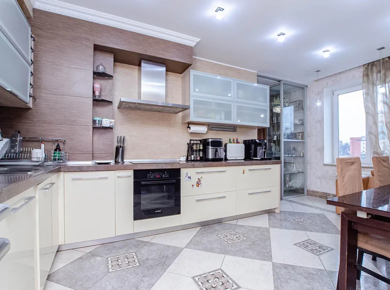 Mieszkanie 3 pokoi 102 m² Mińsk, Białoruś
