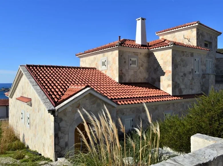 Villa de tres dormitorios 240 m² Herceg Novi, Montenegro