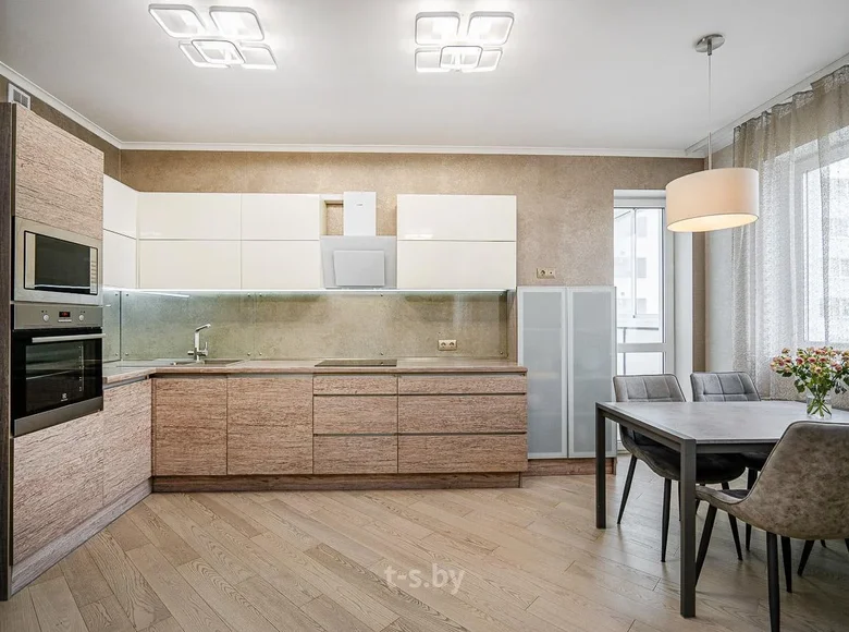Mieszkanie 3 pokoi 89 m² Mińsk, Białoruś