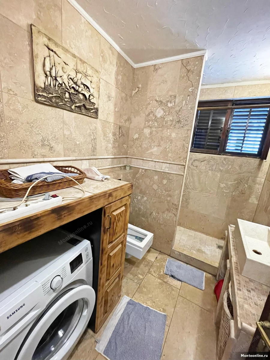 Badezimmer in einer Villa, Montenegro