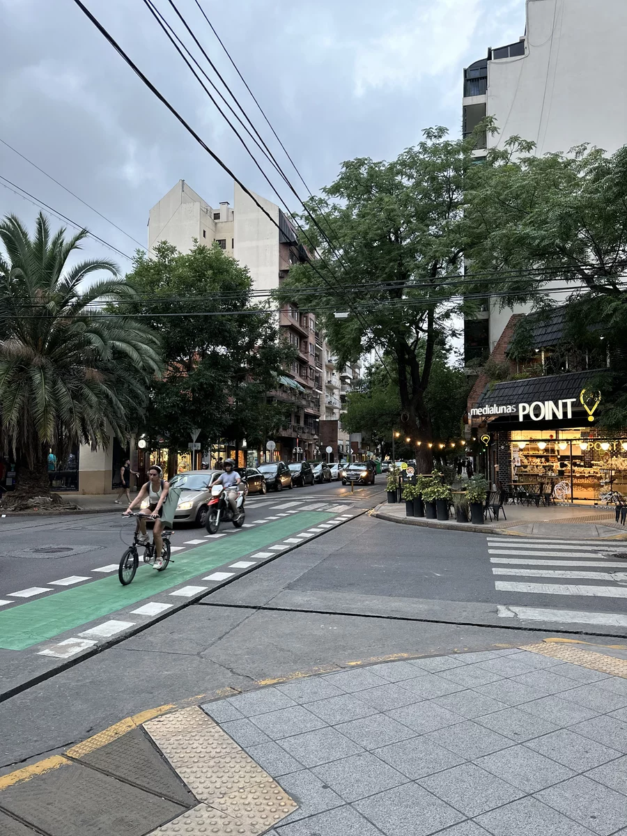 красивая улица в Аргентине 