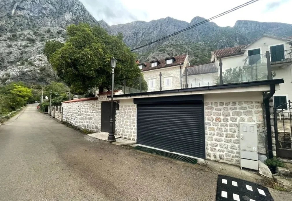 Villa 4 Schlafzimmer Dobrota, Montenegro