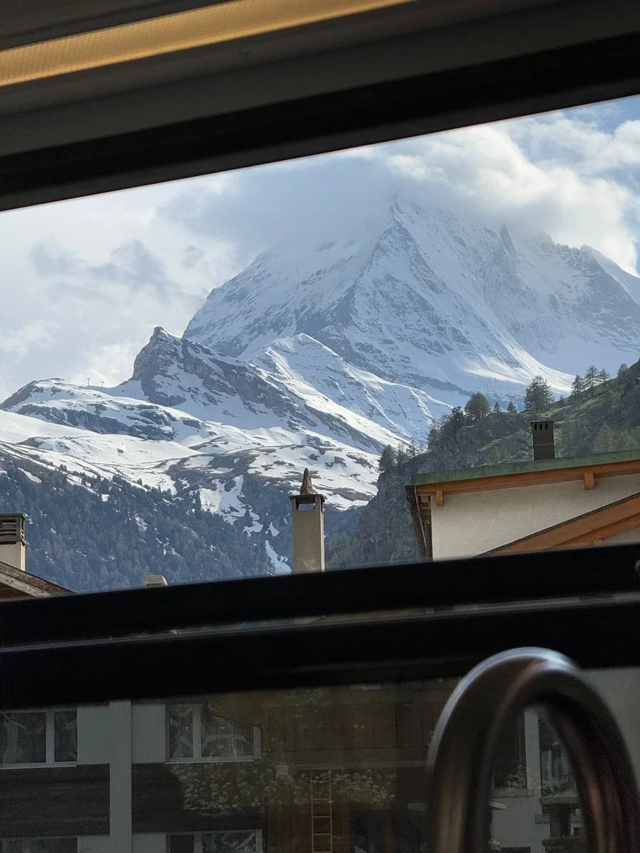 Поезд Gornergrat Bahn, вид из окна на горы