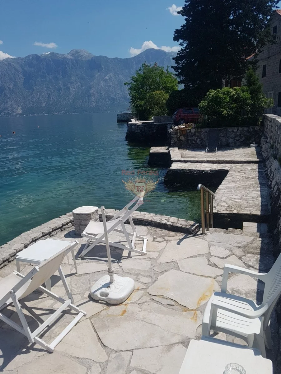 Erholungsgebiet in der Nähe des Hauses in Montenegro mit Meerblick