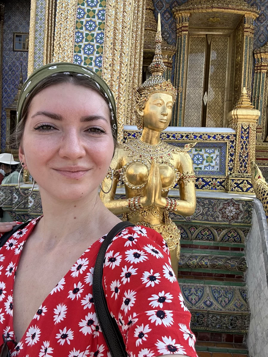 Victoria takes selfies outside a Buddhist temple 