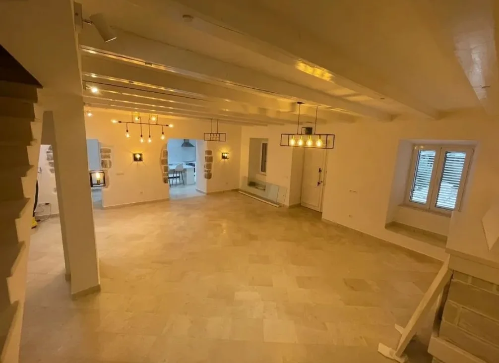 geräumiges Wohnzimmer in der Villa