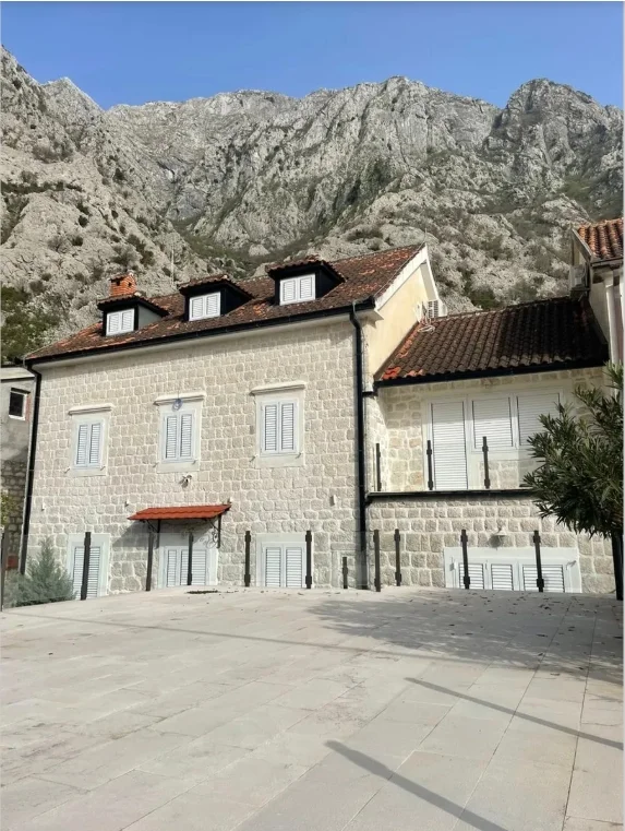 Villa 4 Schlafzimmer Dobrota, Montenegro