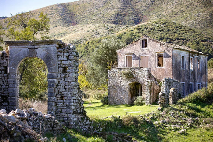 verlassenes Dorf in Korfu