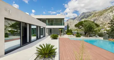 Villa 4 rooms in Kotor, Montenegro