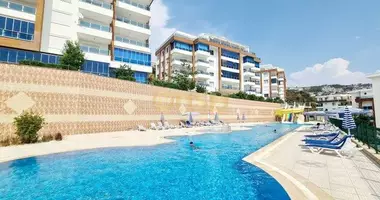 Dúplex 3 habitaciones con la piscina, con sauna, con  gimnasio en Mahmutlar, Turquía