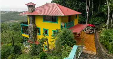 3-Schlafzimmer-Villa mit Balkon, mit Möbliert, mit Klimaanlage in Jarabacoa, Dominikanischen Republik