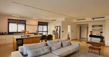 5 room apartment in Tel Mond, Israel
