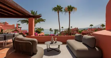 3 bedroom apartment in Estepona, Spain