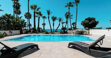 Villa 4 bedrooms in Larnaca District, Cyprus