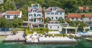 Villa 4 bedrooms in Dobrota, Montenegro