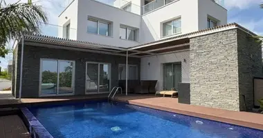 7 bedroom house in Yeroskipou, Cyprus