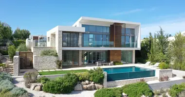 Villa  mit Fußbodenheizung, mit Überdachter Parkplatz, mit Privatpool in Tsada, Cyprus