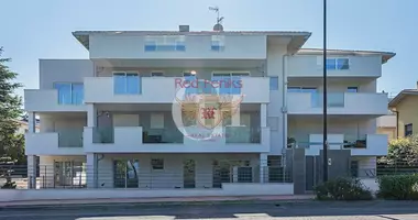 Mieszkanie 3 pokoi w Desenzano del Garda, Włochy