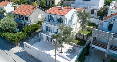 Villa 3 habitaciones con aparcamiento, con Balcón, con Aire acondicionado en Tivat, Montenegro