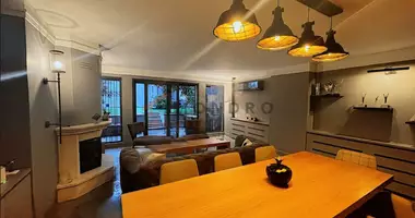 4 room house with parking, with Online tour in Atasehir, Turkey