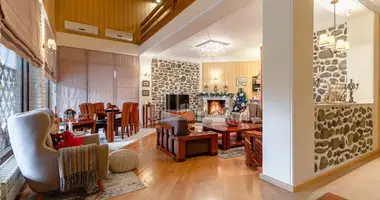 Villa 4 bedrooms with Furnitured, with Central heating, with Yes in Tbilisi, Georgia