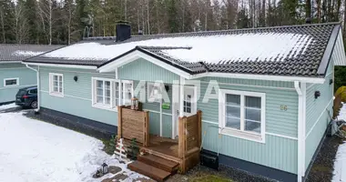 Casa 5 habitaciones en Lempaeaelae, Finlandia