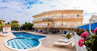 Hotel 32 bedrooms with air conditioning, with swimming pool, with garden in Kallithea, Greece