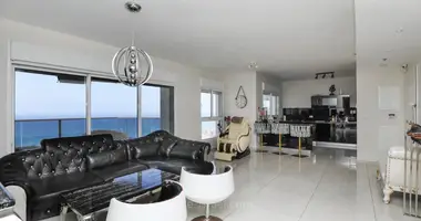 5 room apartment in Netanya, Israel