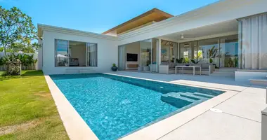 Villa  mit Schwimmbad, mit Garten in Provinz Phuket, Thailand