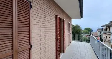 Apartamento 9 habitaciones en Terni, Italia