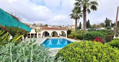 4 bedroom house in Chloraka, Cyprus