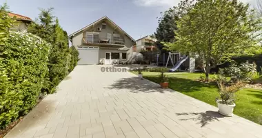 5 room house in Fot, Hungary