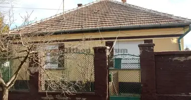 3 room house in Uello, Hungary