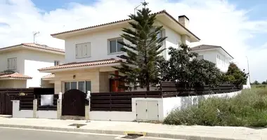 Chalet dans Strovolos, Bases souveraines britanniques