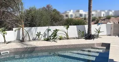 Haus 5 Schlafzimmer in Paralimni, Zypern