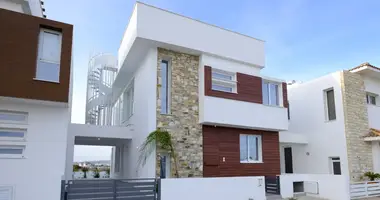 Maison 4 chambres dans Dromolaxia, Chypre