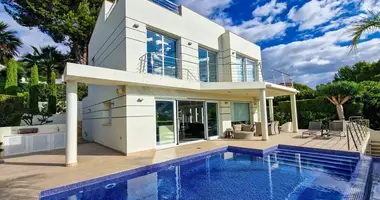 Villa  mit Möbliert, mit Terrasse, mit Garage in Teulada, Spanien