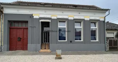 3 room house in Janoshaza, Hungary
