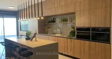 5 room apartment in Ashdod, Israel