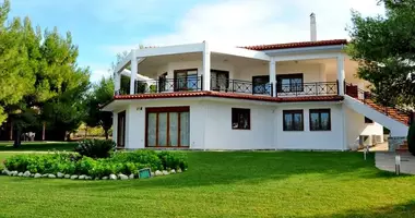 Villa 6 chambres avec Vue sur la mer, avec Piscine, avec Première côte dans Municipality of Loutraki and Agioi Theodoroi, Grèce