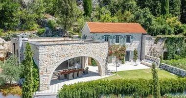 Villa 4 bedrooms in Herceg Novi, Montenegro