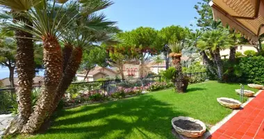 5 bedroom apartment in Ospedaletti, Italy