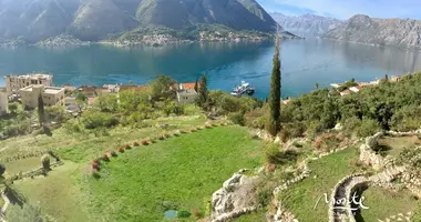 Grundstück in Kotor, Montenegro