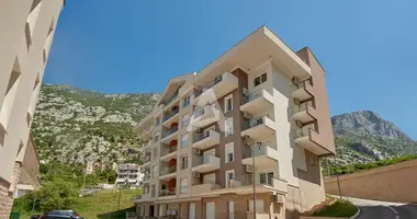 Apartamento 6 habitaciones en Dobrota, Montenegro