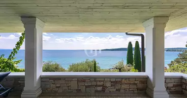 Villa 7 bedrooms with road in Padenghe sul Garda, Italy