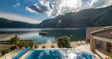 Villa  mit Meerblick in Risan, Montenegro