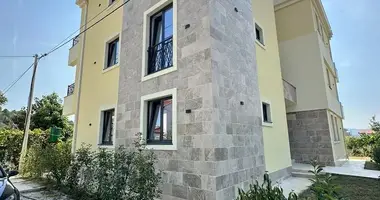 Apartamento 6 habitaciones en Tivat, Montenegro