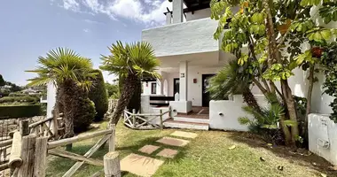 Villa 4 bedrooms in Estepona, Spain